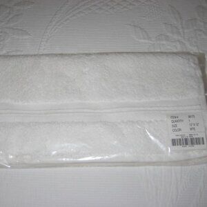 NWT Set of 2 Sundance Catalog Washcloths White in Package Cotton Made in Turkey